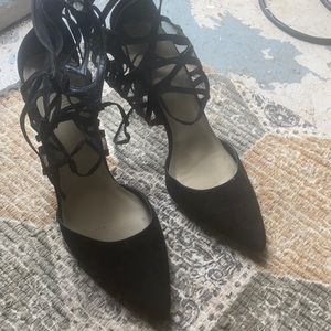 Black heals that lace in front